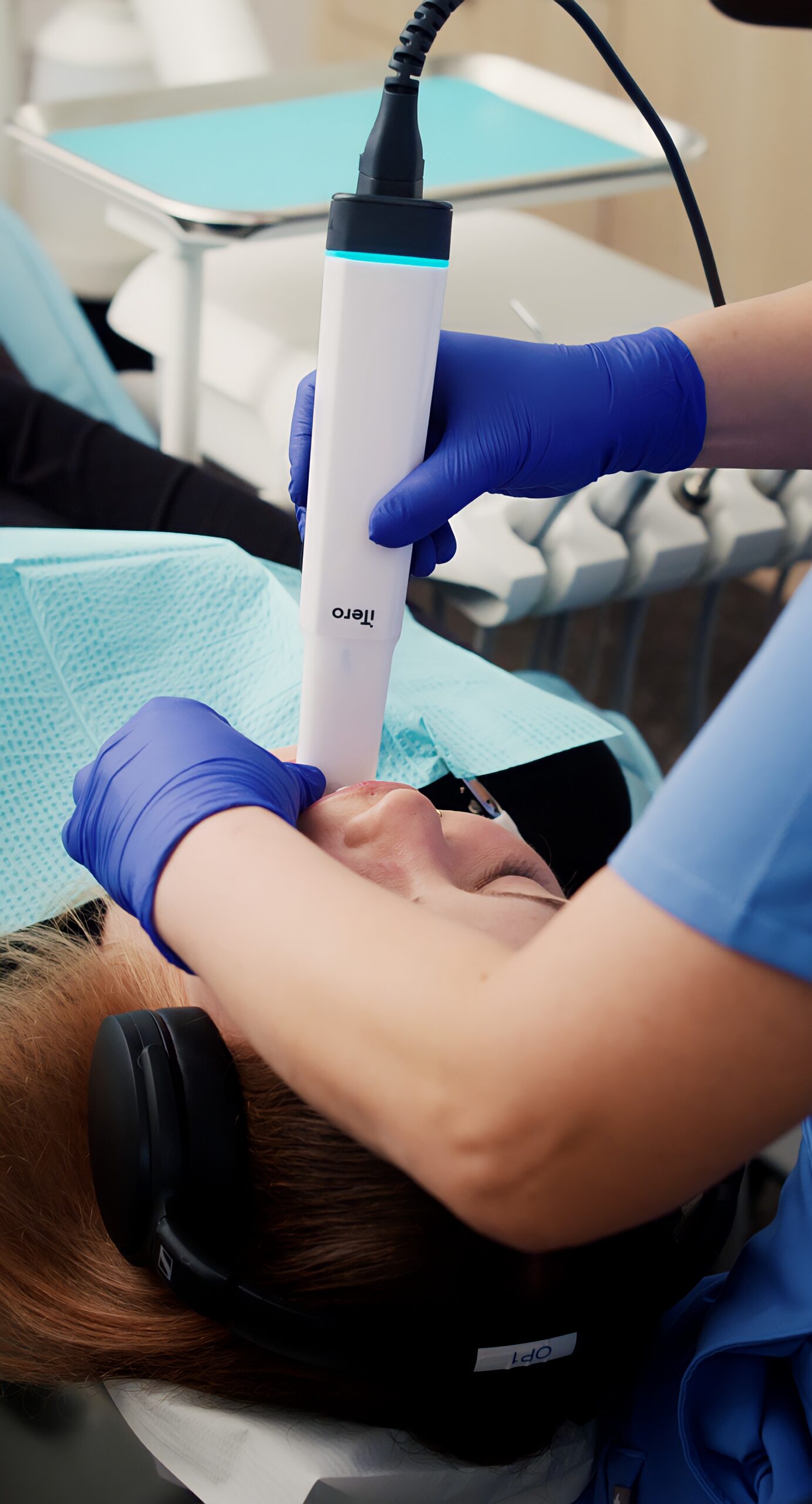 iTero digital scanner being used to take a 3D scan at SmileCraft Dental